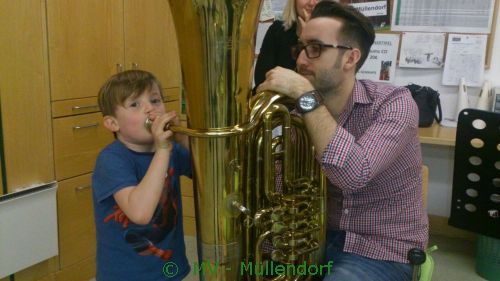 Kinder zu Besuch beim MVM